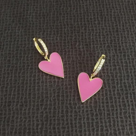 isabella m. Pink Enamel Heart💗 Huggie🤗 Earrings - Picture 8 of 15